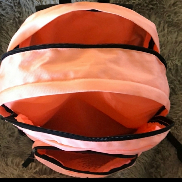 Backpack - Picture 4 of 5